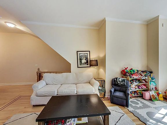 3rd image of 1935 N Dayton St #1