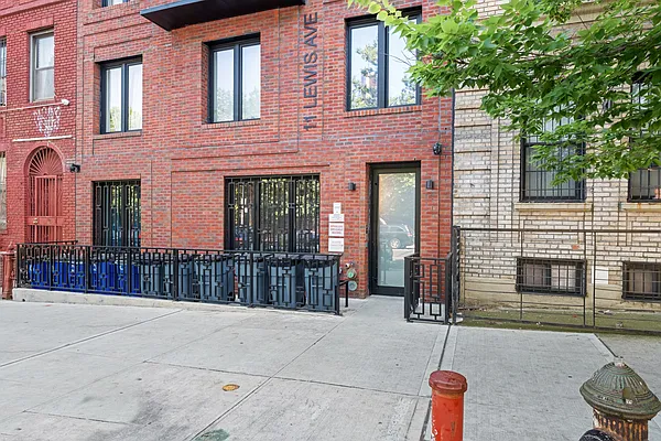 Rented by Skyhigh Realty NYC LLC | media 36