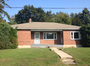 141 Akron Rd, Ephrata, PA 17522