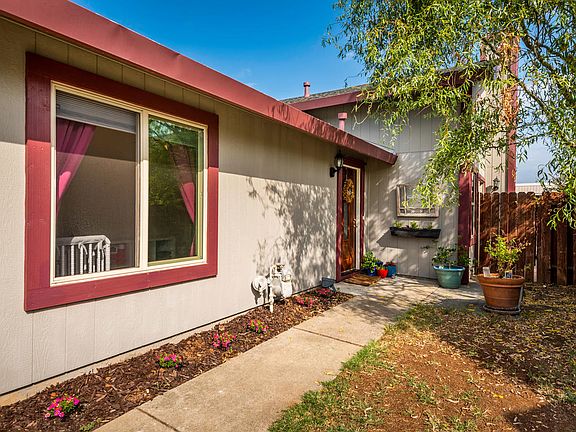 3rd image of 6045 Thornwood Dr