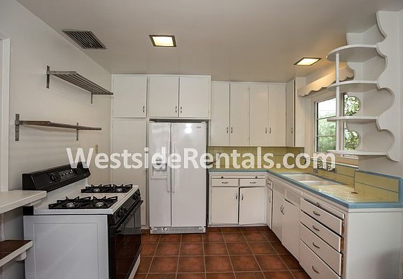 4th image of 9943 Farragut Dr