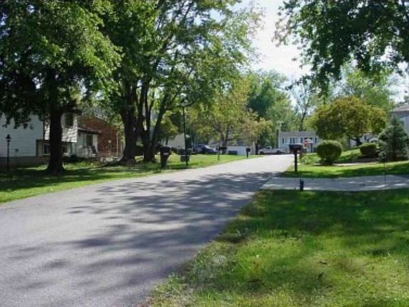 Exterior Neighborhood (street photo)