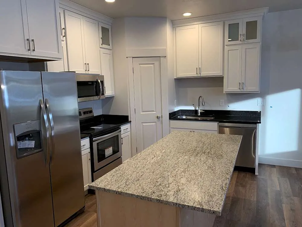 3 bed, 2.5 bath, 1587 sqft, $1,725 — Photo 3