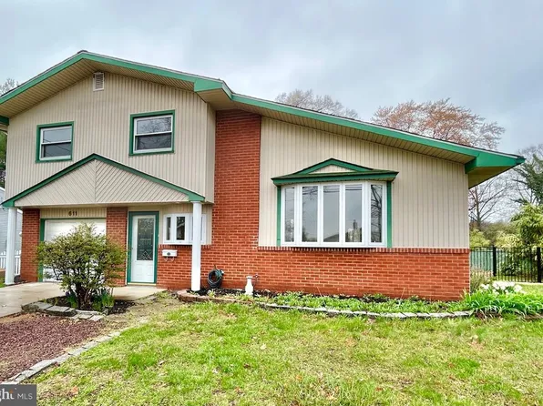 611 Pasadena Dr, Magnolia, NJ 08049