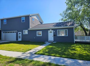 14 Maple St, Oxford, MI 48371