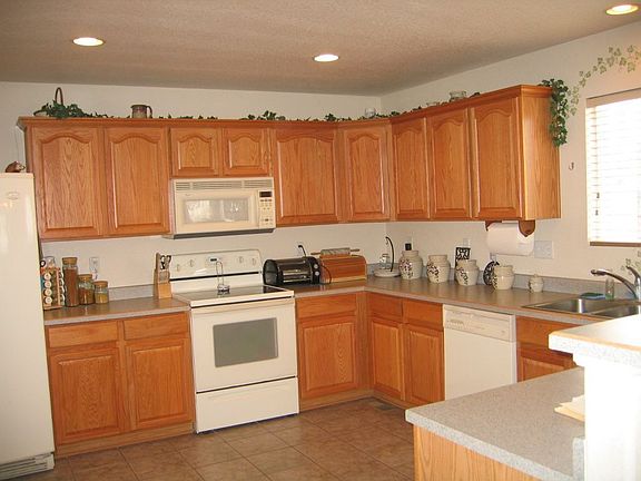 Spacious Kitchen, Pantry
