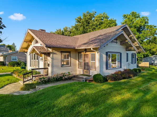 402 N Division Ave, Polo, IL 61064