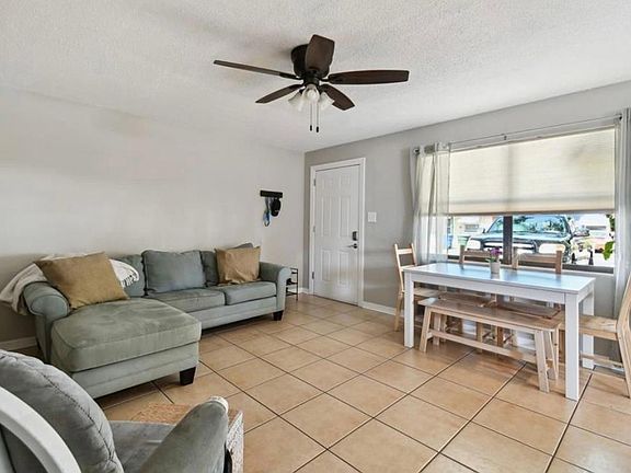3rd image of 432 Dogwood Ct