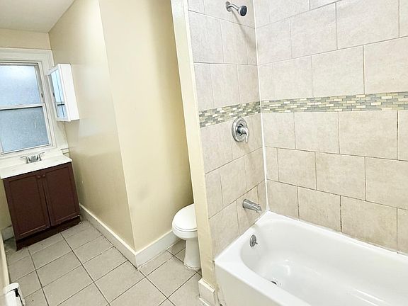 2nd image of 122 Derby Ave APT 2L