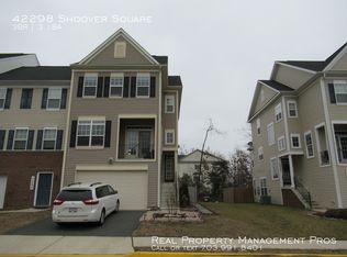 42298 Shoover Sq, Chantilly, VA 20152