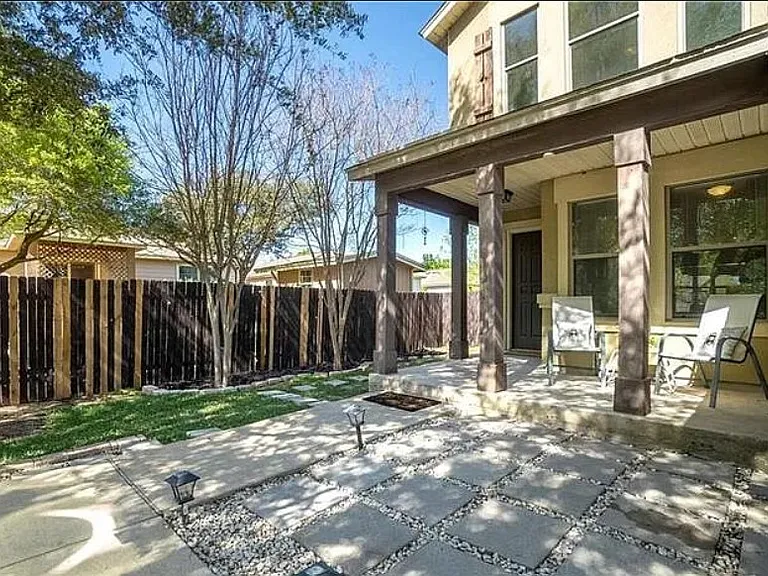 4515 Cottonwood St — Photo 2