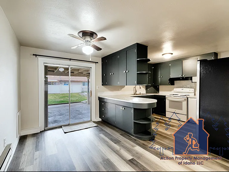 1013 W Willow Ave — Photo 9