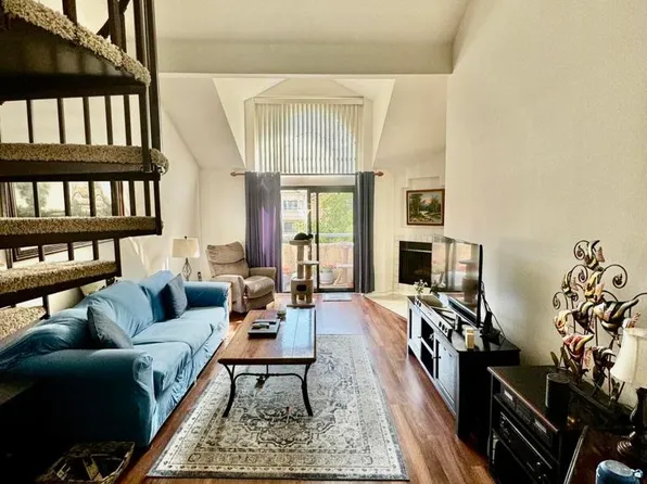 18143 Erik Ct Unit 234, Canyon Country, CA 91387