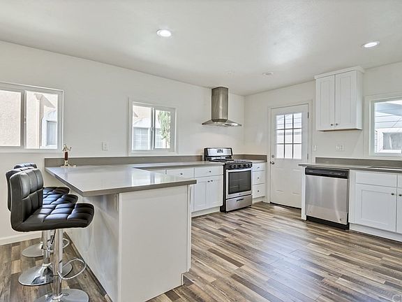 2nd image of 331 E Wisteria Pl