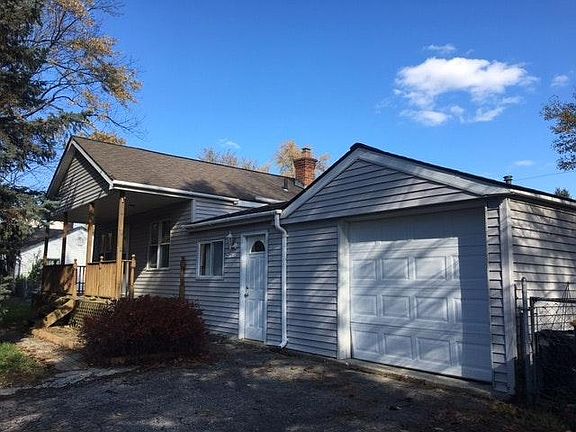 3rd image of 21716 Hamilton Ave