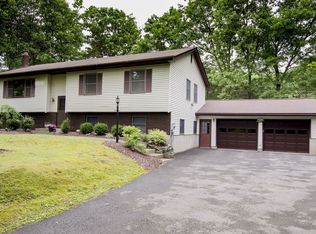 29 Queen Anne Ln, Wappingers Falls, NY 12590