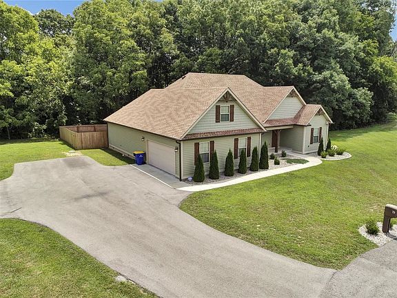 3rd image of 70 Huckleberry Ln