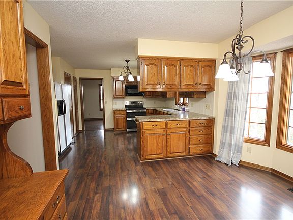 4th image of 36 Lambourn Dr