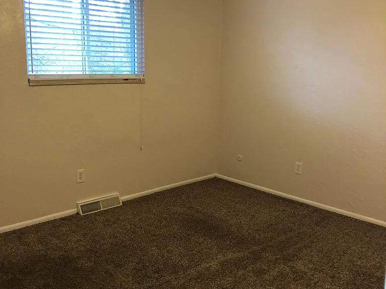 449 S Eaton St — Photo 9