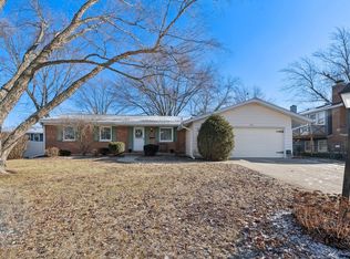 4165 Ohare Dr, Hoffman Estates, IL 60192