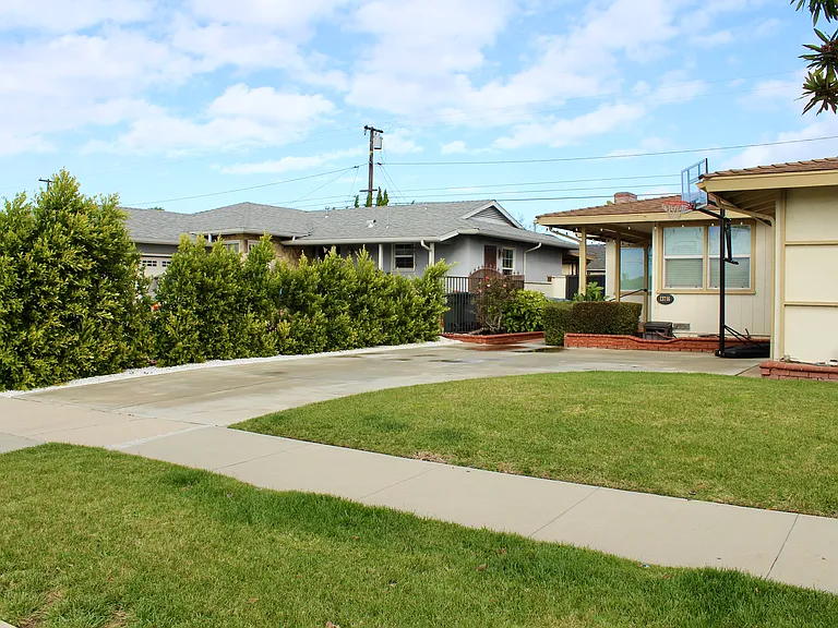13716 Purche Ave — Photo 6