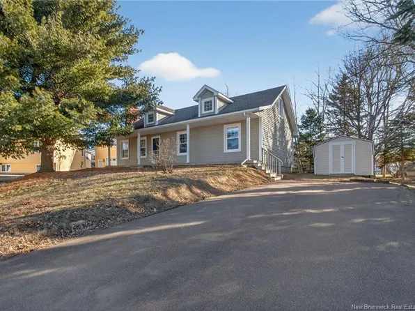 19 Larose Ct, Dieppe, NB E1A 5B7