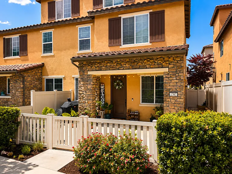 1707 Frangipani Ave — Photo 2