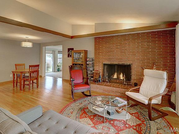 3rd image of 501 Larsen Ln