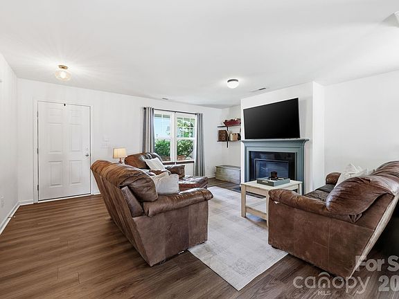 5th image of 517 Falls Ln