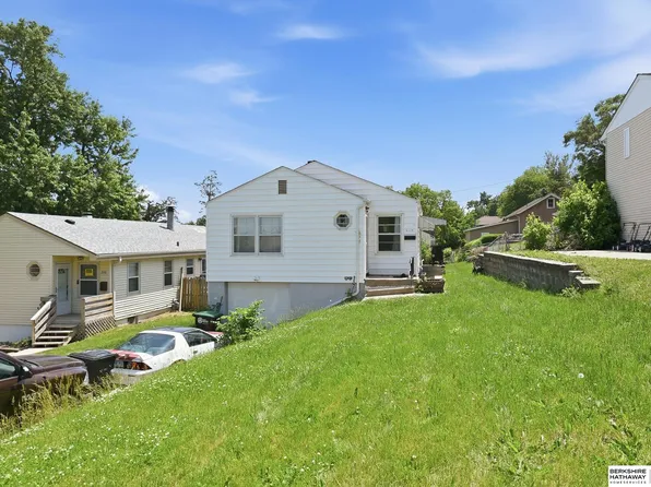 3115 Grebe St, Omaha, NE 68112