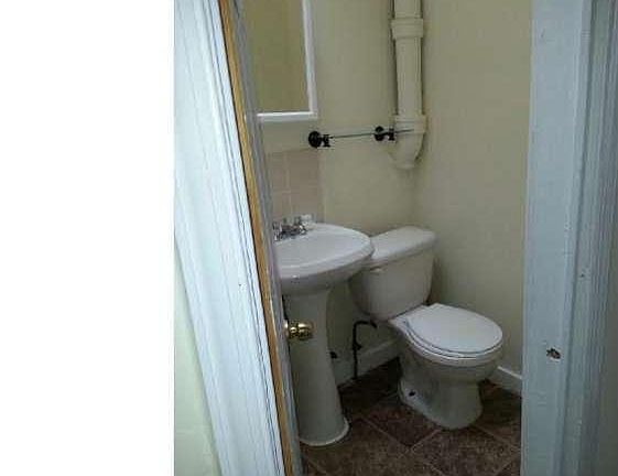 2nd image of 2307 E Oakdale St