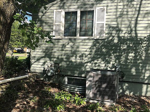 4th image of 303 Woodland Dr