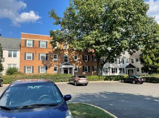 2902 13th St S APT 302, Arlington, VA 22204