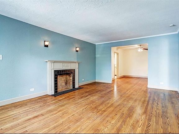 2nd image of 1821 Oakdale St