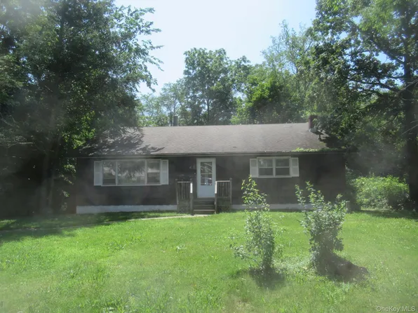 24 Edinburgh Road, Middletown, NY 10941