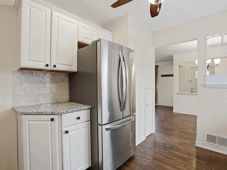 831 Loyola Dr — Photo 9