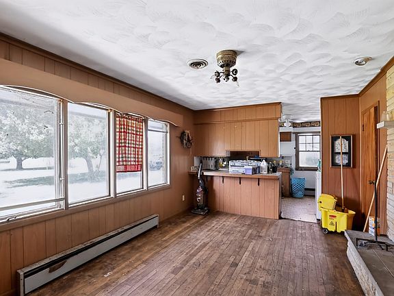 4th image of 205 Cedar Ave