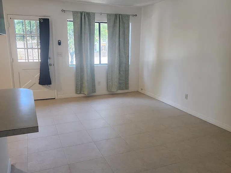 263 E Vermont Ave — Photo 15