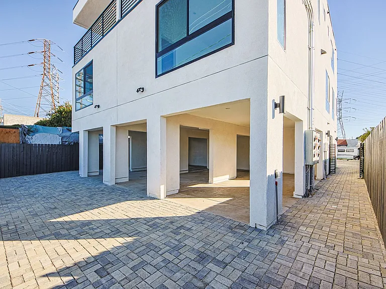 5709 Auckland Ave — Photo 33