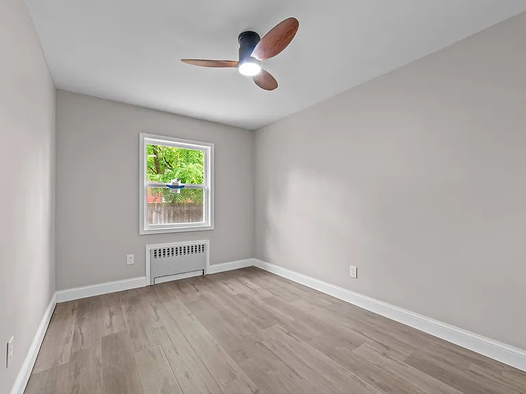 220 E 2nd St — Photo 18
