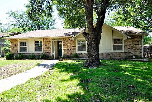 1st image of 1420 Everglades Dr