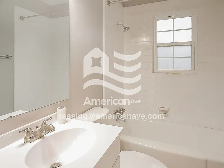 1244881_009_wm_-_main_bathroom_13385771.jpg