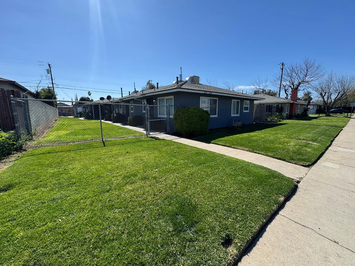 3236 E Clinton Ave photo 1