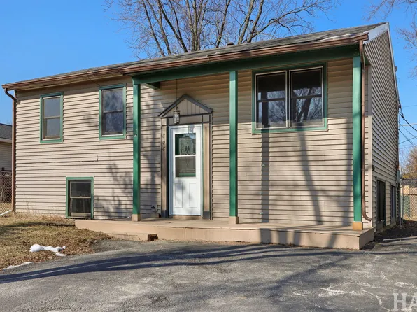 808 Central Park Dr, Round Lake Beach, IL 60073