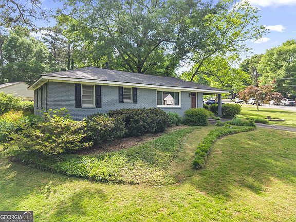 2nd image of 1478 Spruce Dr SE