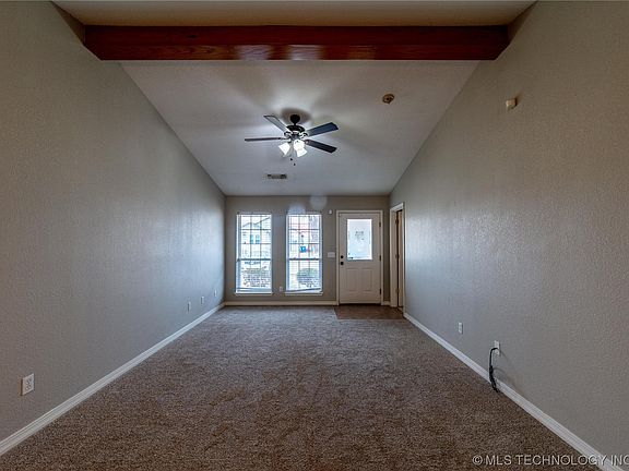 3rd image of 606 E Delaware Ave