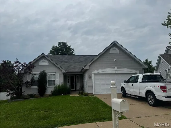 3850 Park Place Estates Dr, Bridgeton, MO 63044