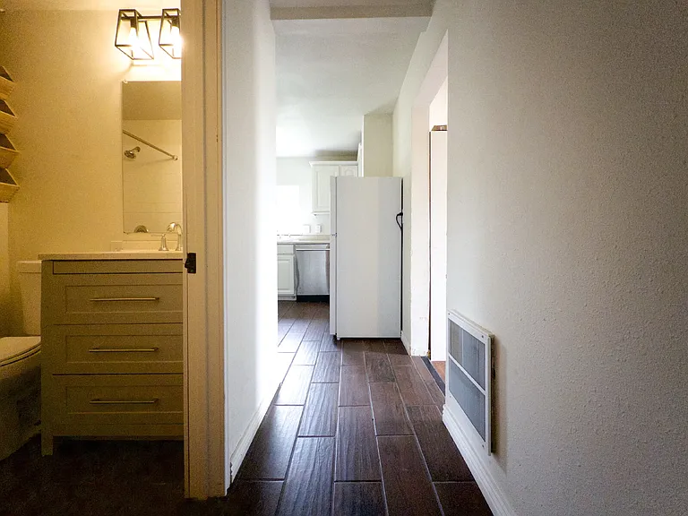 234 Hudson Ave — Photo 3
