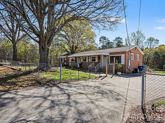 5th image of 139 Blackburn Dr