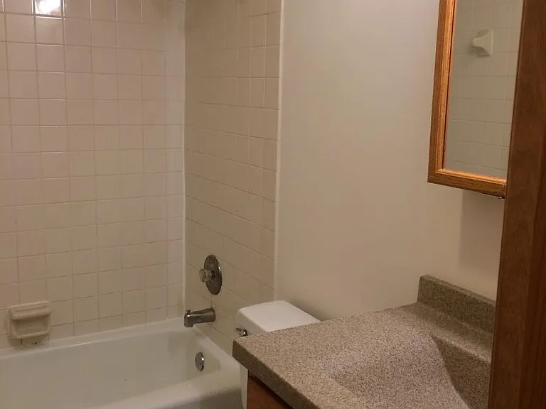 1902 Heatherway Ln — Photo 5